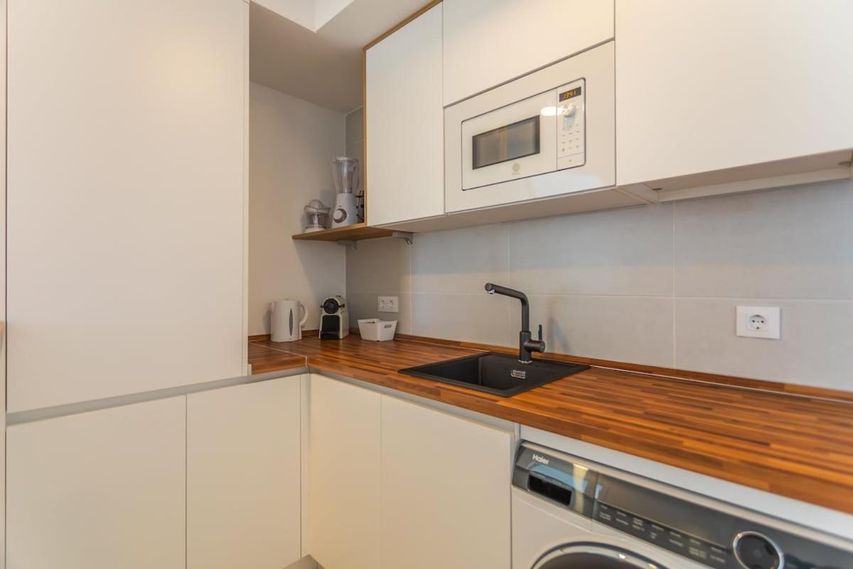 Apartment Con Terraza, Piscina Y Parking *
