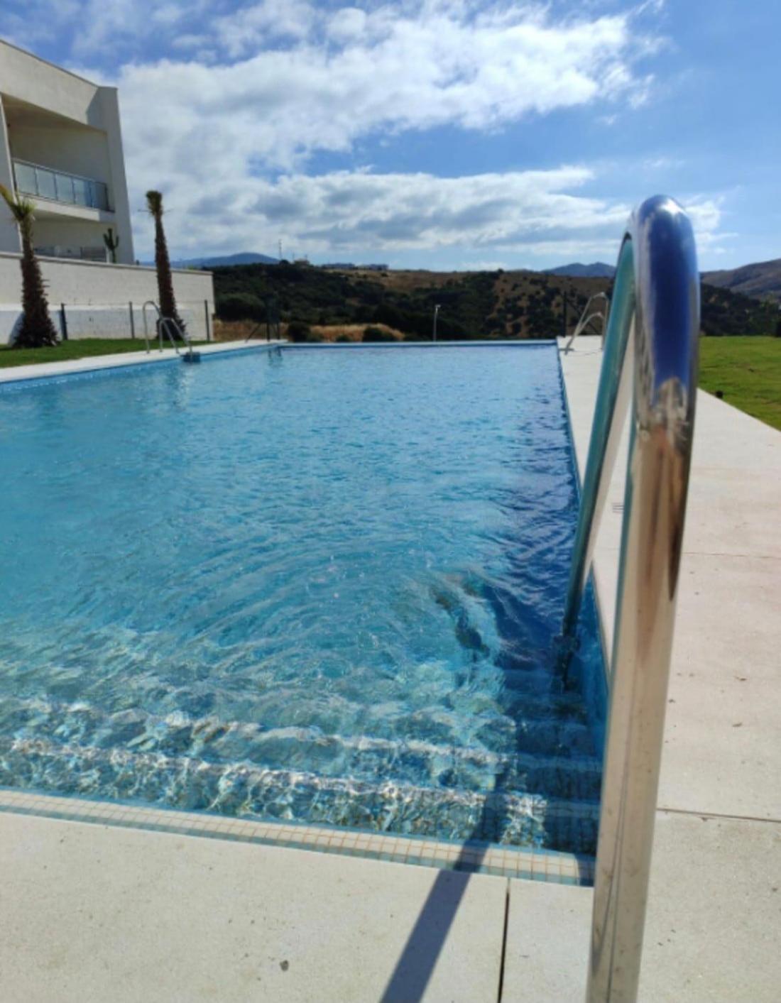 Con Terraza, Piscina Y Parking Apartment Tarifa